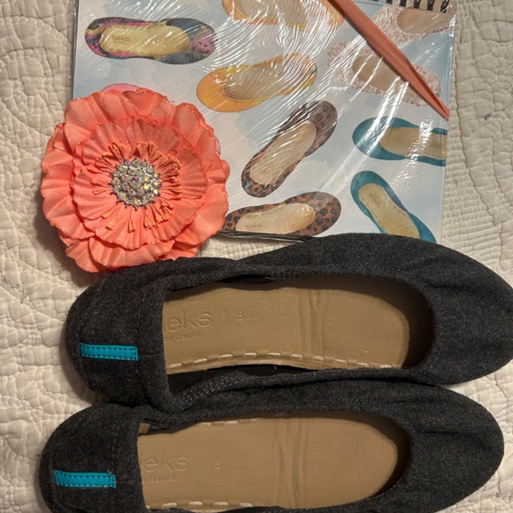 Size 8 Greystone tieks, tieks bag, notebook & flower - Picture 9 of 9